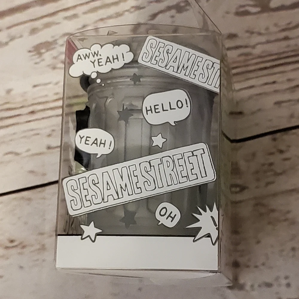 Sesame Street X Wet 'n Wild makeup sponge and case Oscar the Grouch